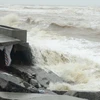 Kè biển Nhật Lệ ở tỉnh Quảng Bình bị sóng đánh tan hoang