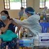 Tiêm vaccine phòng COVID-19 cho người dân Bà Rịa-Vũng Tàu. (Ảnh: TTXVN phát)