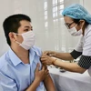 Tiêm phòng vaccine COVID-19 cho người dân tại Thừa Thiên-Huế. (Ảnh: Mai Trang/TTXVN)