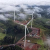 Toàn cảnh dự án điện gió Nam Bình 1 ở thành phố Gia Nghĩa, tỉnh Đắk Nông, với 9 trụ tuabin đã hoàn thành việc lắp đặt. (Ảnh: TTXVN phát)