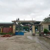 Trường Trung học cơ sở Trưng Vương ở Gia Lai bị phụ huynh phản ứng vì thu tiền mua cây cảnh 100.000 đồng/học sinh. (Nguồn: nld.com.vn) 