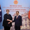 Bộ trưởng Ngoại giao Bùi Thanh Sơn với Bộ trưởng Ngoại giao Australia Marise Payne. (Ảnh: Lâm Khánh/TTXVN)