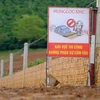 Chủ đầu tư xây dựng hàng rào bao quanh “dự án” Khu nghỉ dưỡng Sun Valley Bảo Lộc. (Ảnh: Nguyễn Dũng/TTXVN)