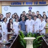 Đoàn công tác của Bệnh viện Nội tiết Trung ương chụp ảnh lưu niệm cùng với Bí thư Đảng ủy và các lãnh đạo Khoa/phòng trước khi lên đường. (Nguồn: benhviennoitiet.vn)