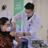 Tiêm vaccine phòng COVID-19 liều bổ sung, liều nhắc lại cho người dân. (Ảnh: Thanh Vân/TTXVN)