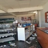Quang cảnh bên trong một cửa hàng tại Trung tâm mua sắm Woodlands, thủ đô Mbabane, eSwatini bị tấn công, cướp bóc và phá hoại trong làn sóng biểu tình đang diễn ra. (Ảnh: Đình Lượng/TTXVN)
