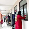 Hình ảnh các trường học ở Hà Nội khử khuẩn để đón học sinh đi học lại 