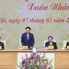 Phó Thủ tướng thường trực Phạm Bình Minh chúc Tết cán bộ, nhân viên Văn phòng Chính phủ. (Ảnh: Dương Giang/TTXVN)