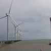 Các trụ điện gió đã được lắp đặt tại một nhà máy điện gió. (Ảnh: Phúc Sơn/TTXVN)