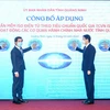 Các đại biểu bấm nút công bố Hệ thống phần mềm ISO điện tử theo tiêu chuẩn Việt Nam ISO 9001:2015 vào hoạt động của cơ quan hành chính nhà nước trên địa bàn toàn tỉnh. (Ảnh: Thanh Vân/TTXVN)