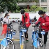 Dịch vụ xe đạp công cộng ngày càng được nhiều người sử dụng ở TP.HCM. (Ảnh: Tiến Lực/TTXVN)
