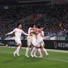 Các cầu thủ Việt Nam ăn mừng sau bàn thắng mở tỷ số của trung vệ Thanh Bình. (Ảnh: Đào Thanh Tùng/TTXVN)