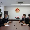 Đại sứ Vũ Hồng Nam tới thăm và làm việc với Văn phòng Lãnh sự Danh dự Việt Nam ở Mie. (Ảnh: Đức Thịnh/TTXVN)