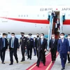 Thủ tướng Nhật Bản Kishida Fumio đến sân bay Quốc tế Nội Bài, Hà Nội. (Ảnh: Phạm Kiên/TTXVN)