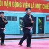 Hai vận động viên đội tuyển Pencak Silat Việt Nam tập luyện Silat Seni (biểu diễn) nội dung Tunggal phần tay không. (Ảnh: Tuấn Anh/TTXVN)