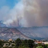 Khói bốc lên từ đám cháy rừng ở Cochiti, bang New Mexico, Mỹ ngày 29/4 vừa qua. (Ảnh: AP/TTXVN)