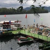 Với 38 đảo lớn nhỏ, Khu du lịch sinh thái Hồ Phú Ninh là địa điểm nghỉ dưỡng lý tưởng. (Ảnh: Đoàn Hữu Trung/TTXVN)