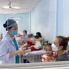 Các bệnh nhi nhập viện do sốt xuất huyết tại Bệnh viện Nhi đồng 2, Thành phố Hồ Chí Minh. (Ảnh: Đinh Hằng/TTXVN)