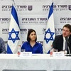 Bộ trưởng Năng lượng Israel Karine Elharrar - ngồi giữa. (Ảnh: TTXVN phát)