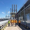Lãnh đạo PV GAS kiểm tra công trình cảng neo tàu (jetty) trong Dự án vừa hoàn thành tháng 5/2022. (Nguồn: PV Gas)