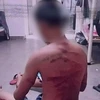 Một thanh niên bị tra tấn dã man khi nghe lời dụ dỗ qua Campuchia làm việc với mức thu nhập khủng. (Ảnh cắt từ clip/laodong.com.vn)