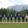 Các đại biểu chụp ảnh chung tại Hội nghị thượng đỉnh G7 ở lâu đài Elmau thuộc bang Bayern của Đức, ngày 26/6. (Ảnh: AFP/TTXVN)