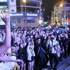 Hàng trăm du khách tham dự buổi tiệc âm nhạc. (Ảnh: Đặng Tuấn/TTXVN)