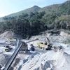 Sản suất đá tại Mỏ đá Lũng Cái Đay của Doanh nghiệp tư nhân Ngọc Dụ, huyện Bình Gia, tỉnh Lạng Sơn. (Ảnh: Anh Tuấn/TTXVN)
