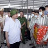 Hình ảnh Chủ tịch nước kiểm tra công tác đặc xá ở Trại giam Xuân Lộc 