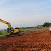 Lực lượng chức năng thành phố Vĩnh Yên tổ chức thi công trên diện tích đất đã được giải phóng mặt bằng. (Nguồn: baovinhphuc.com.vn)