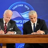 Tổng thống Hoa Kỳ Joe Biden và Thủ tướng Yair Lapid, ký cam kết an ninh tại Jerusalem, vào ngày 14/7. (Nguồn: AFP)