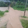 Nhiều tuyến đường bê tông nội đồng ở một số xã trên địa bàn huyện Văn Yên bị ngập. (Ảnh: TTXVN phát)