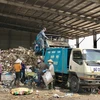 Xử lý rác thải tại khu xử lý chất thải tập trung Tóc Tiên của Công ty TNHH KBEC Vina, đây là dự án xử lý rác thải rắn sinh hoạt duy nhất tại đất liền trên địa bàn tỉnh Bà Rịa-Vũng Tàu. (Ảnh: Hoàng Nhị/TTXVN)