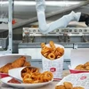 Miso Robotics đã hợp tác với một số nhà hàng ăn nhanh như Jack in the Box. (Nguồn: Miso Robotics)