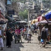 Cuộc sống thường nhật của người dân Yemen ở thành phố Taez, ngày 4/10 vừa qua. (Ảnh: AFP/TTXVN)