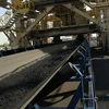 Hệ thống nhập than từ cầu cảng của nhà máy Nhiệt điện Thái Bình 2 đang khẩn trương vận hành đồng bộ. (Ảnh: A.N/BNEWS/TTXVN)
