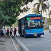Tuyến xe buýt hoạt động đón và trả khách tại đường Nguyễn Tất Thành, thành phố Vĩnh Yên. (Ảnh: Nguyễn Trọng Lịch/TTXVN)