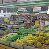 Hệ thống Siêu thị Winmart rộng khắp với lượng hàng thực phẩm đa dạng, đảm bảo an toàn thực phẩm. (Ảnh: Trần Việt/TTXVN)
