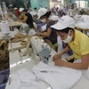 Sản xuất hàng xuất khẩu sang thị trường Nhật Bản tại Công ty Cổ phần dệt may Sơn Nam, tỉnh Nam Định. (Ảnh: Trần Việt/TTXVN)
