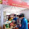 Gần 1.500 công nhân Khu công nghiệp-chế xuất Hà Nội tham gia “Tết sum vầy-Xuân gắn kết” và “Chợ Tết Công đoàn.” (Ảnh: TTXVN phát)