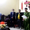 Cơ quan Cảnh sát điều tra đọc lệnh bắt tạm giam đối tượng Nguyễn Văn Thọ. (Ảnh: TTXVN phát)