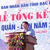 Chủ tịch UBND huyện Hồng Dân Nguyễn Văn Thới phát biểu tại lễ tổng kết. (Ảnh: Chanh Đa/TTXVN)