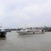 Tàu siêu tốc rời đất liền chở hành khách về đảo Lý Sơn đón Tết. (Ảnh: Đinh Hươn/TTXVN)