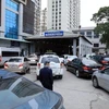 Các phương tiện xếp hàng vào đăng kiểm tại Trung tâm đăng kiểm xe cơ giới số 29.03V ở Láng Thượng, quận Đống Đa, Hà Nội. (Ảnh: Tuấn Anh/TTXVN)