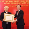 [Photo] Tổng Bí thư Nguyễn Phú Trọng nhận Huy hiệu 55 năm tuổi Đảng 
