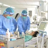 Diễn tập tình huống điều trị hồi sức cho các ca bệnh COVID-19 nặng tại Bệnh viện Dã chiến số 13 tại Thành phố Hồ Chí Minh. (Ảnh: Đinh Hằng/TTXVN)