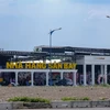 Nhà hàng Sân bay mở cửa hoạt động ngày 18/2 dù trước đó UBND quận Bình Thủy đã có quyết định cưỡng chế tháo dỡ công trình. (Ảnh: Thanh Liêm/TTXVN)