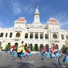 Đại biểu tham gia Chương trình diễu hành Áo dài “Tôi yêu Áo dài Việt Nam” bằng xe đạp qua các tuyến phố năm 2022. (Ảnh: Mỹ Phương/TTXVN)