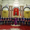Quyền Chủ tịch nước Võ Thị Ánh Xuân trao quyết định bổ nhiệm cho các đại sứ. (Ảnh: Thống Nhất/TTXVN)