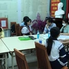 Bác sỹ Trương Hữu Khanh, chuyên gia về Nhiễm Nhi của Bện viện Nhi Đồng 1 và tổ công tác thăm khám cho các học sinh của 2 trường THCS Lê Văn Tám và THCS Lam Sơn. (Nguồn: báo Sài Gòn giải phóng)